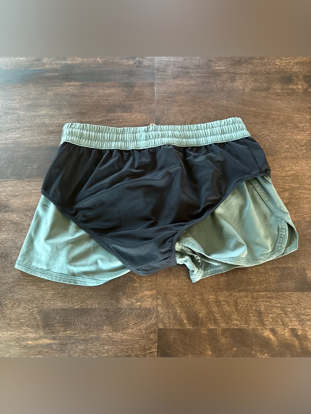 Vuori Clementine 2.0 Shorts Sage Green Athletic Drawstring 2-2.5” inseam - Picture 7 of 7